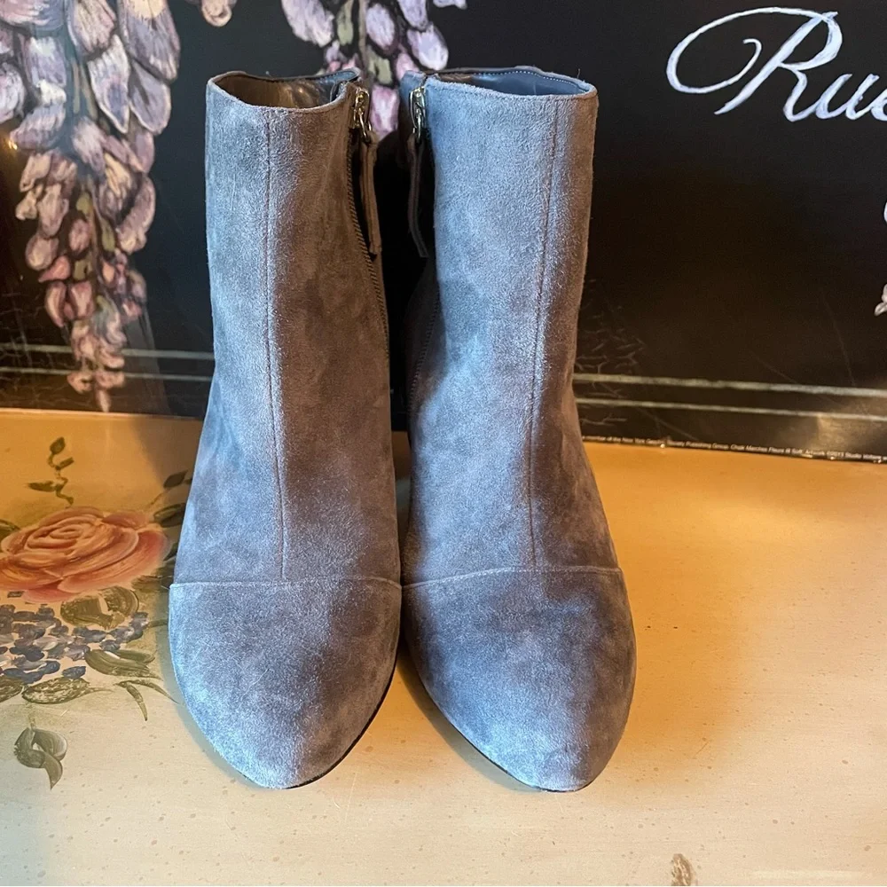 White House Black Market Gray Suede Boho Fringe Ankle Boots Booties 8 - Picture 4 of 9